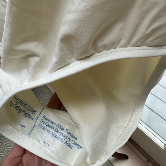 Gibson Latimer S NWT Gorgeous Embroidered White One-Piece Tie Neck Swimsuit - Picture 5 of 12